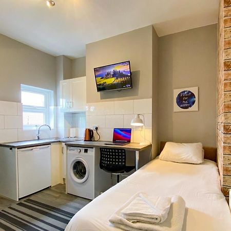 Limpenny Studio Apartment - Work Friendly And Outstanding Garden Studio Close To City Centre Nottingham Buitenkant foto